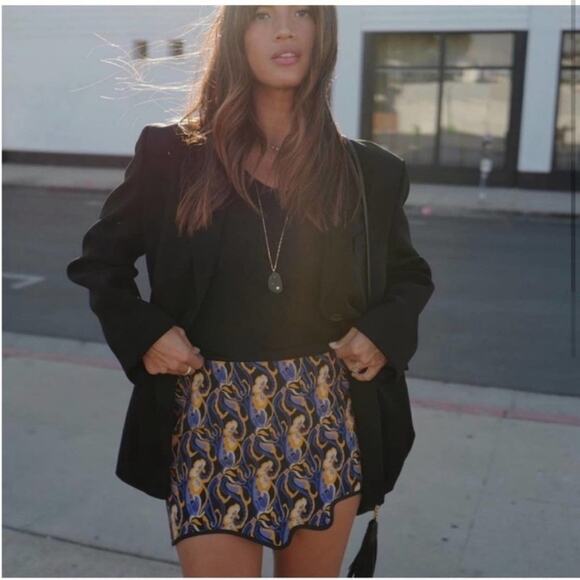 Zara PRINTED MINI SKIRT Size Medium - Picture 1 of 15